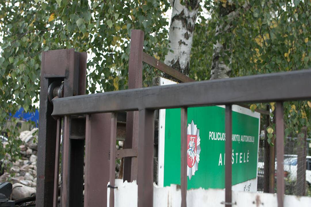 Vilniuje įžūliai pagrobtas policijos saugomas automobilis