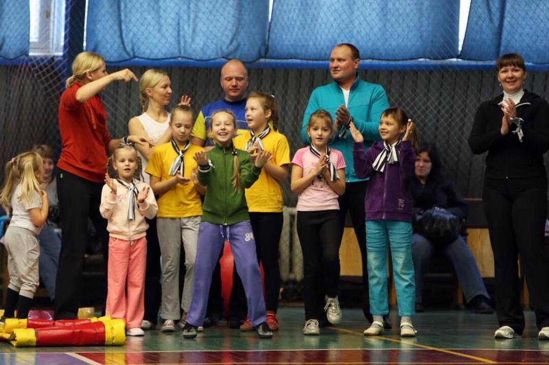 Šeimų šventėje – estefetės kartu su tėčiu ir mama
