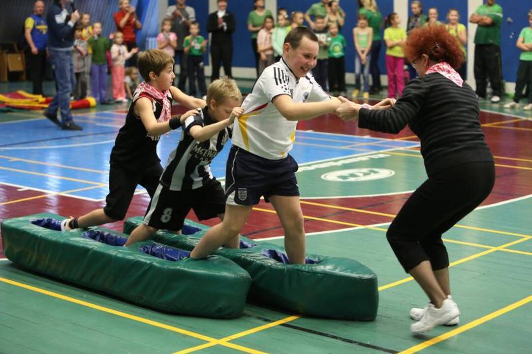 Šeimų šventėje – estefetės kartu su tėčiu ir mama