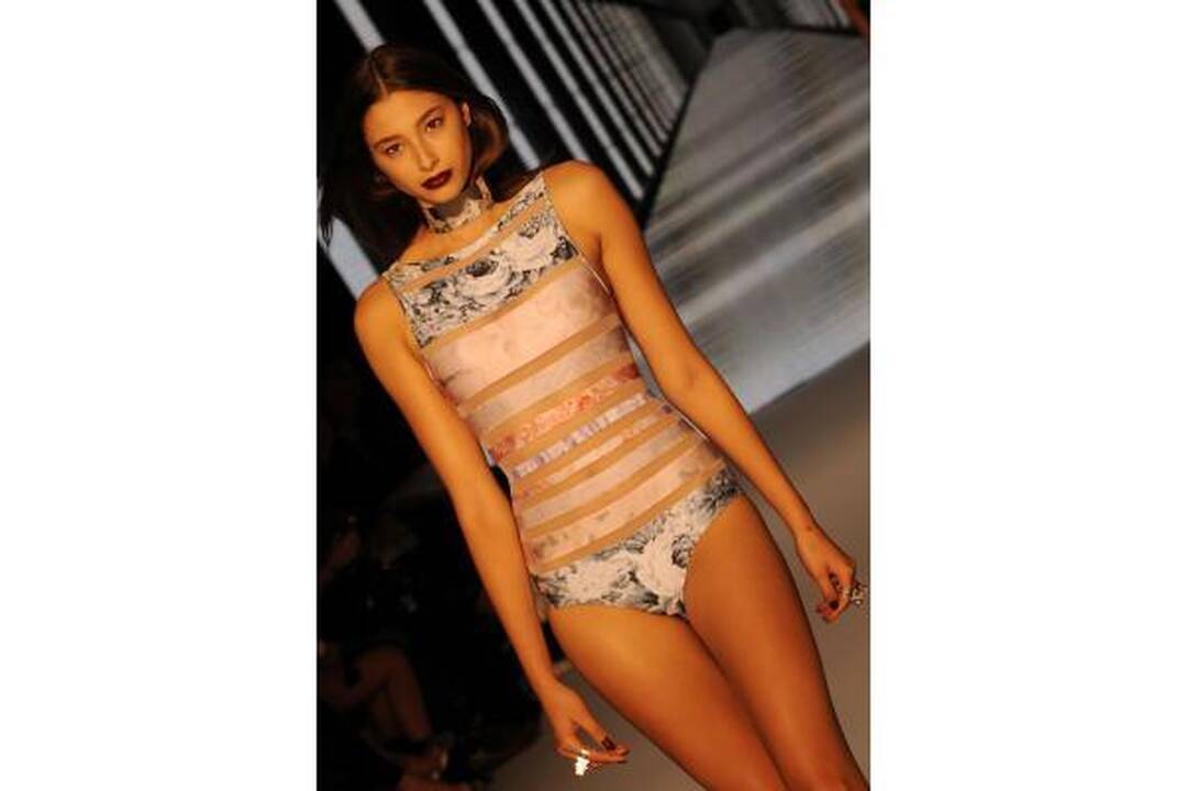 Maudymosi kostiumėliai: frako modelio ar bikinis?