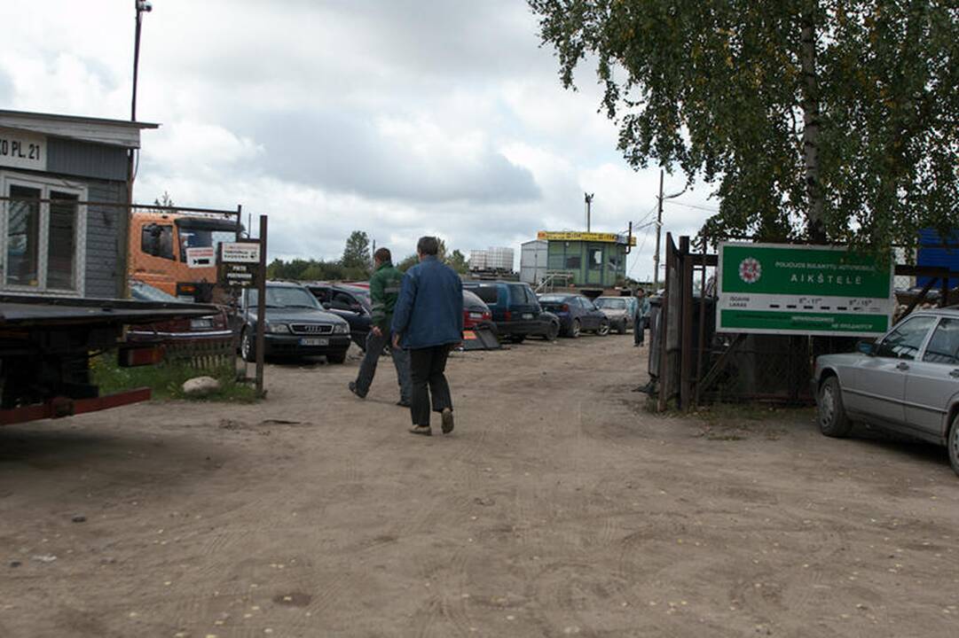 Vilniuje įžūliai pagrobtas policijos saugomas automobilis