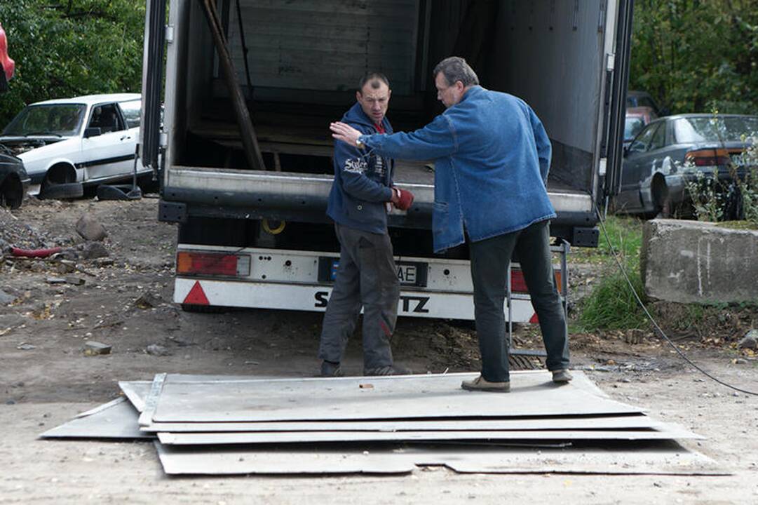 Vilniuje įžūliai pagrobtas policijos saugomas automobilis