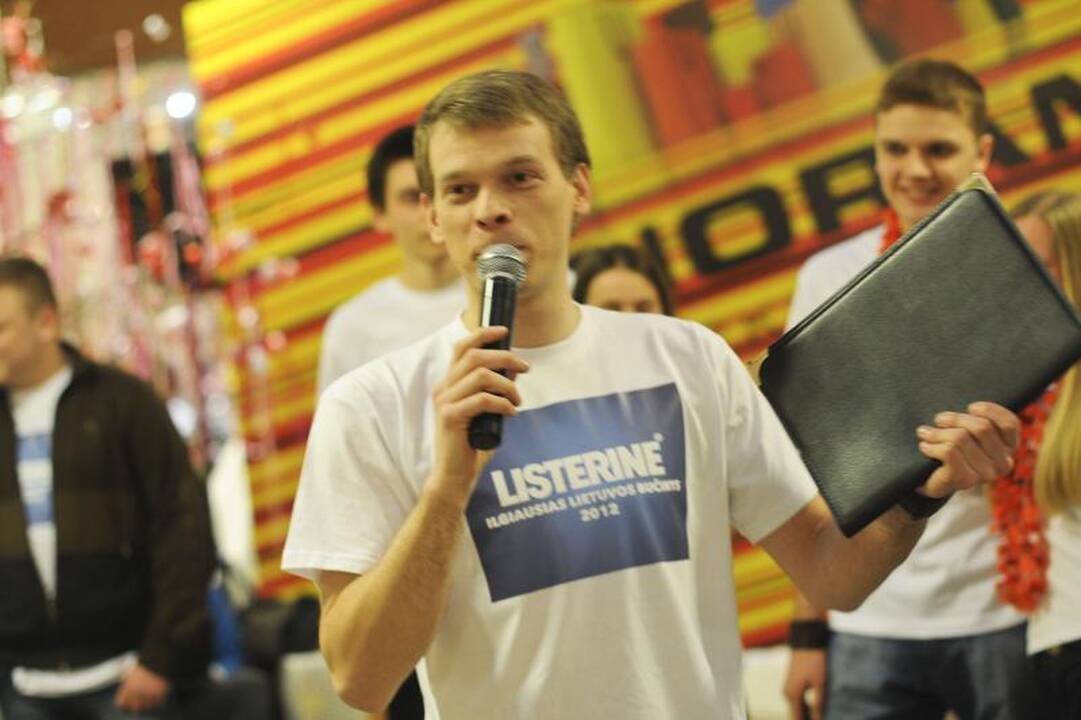 Konkurso „Ilgiausias bučinys“ nugalėtojai bučiavosi ilgiau nei 35 val.