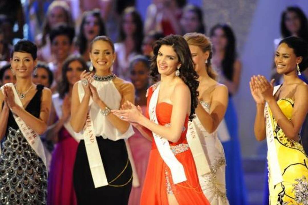 „Mis pasaulis“ karūna atiteko JAV gražuolei A.Mills (papildyta)