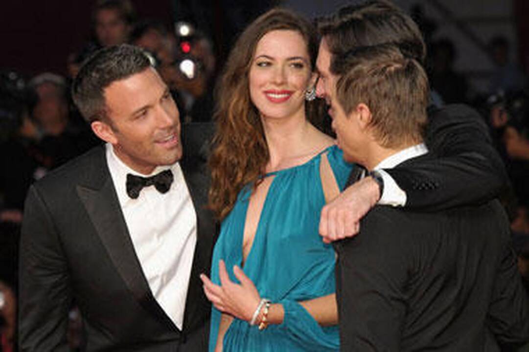 Rebecca Hall: lemtinga aktorė, kuriai po kojomis krinta žymiausi kino kūrėjai