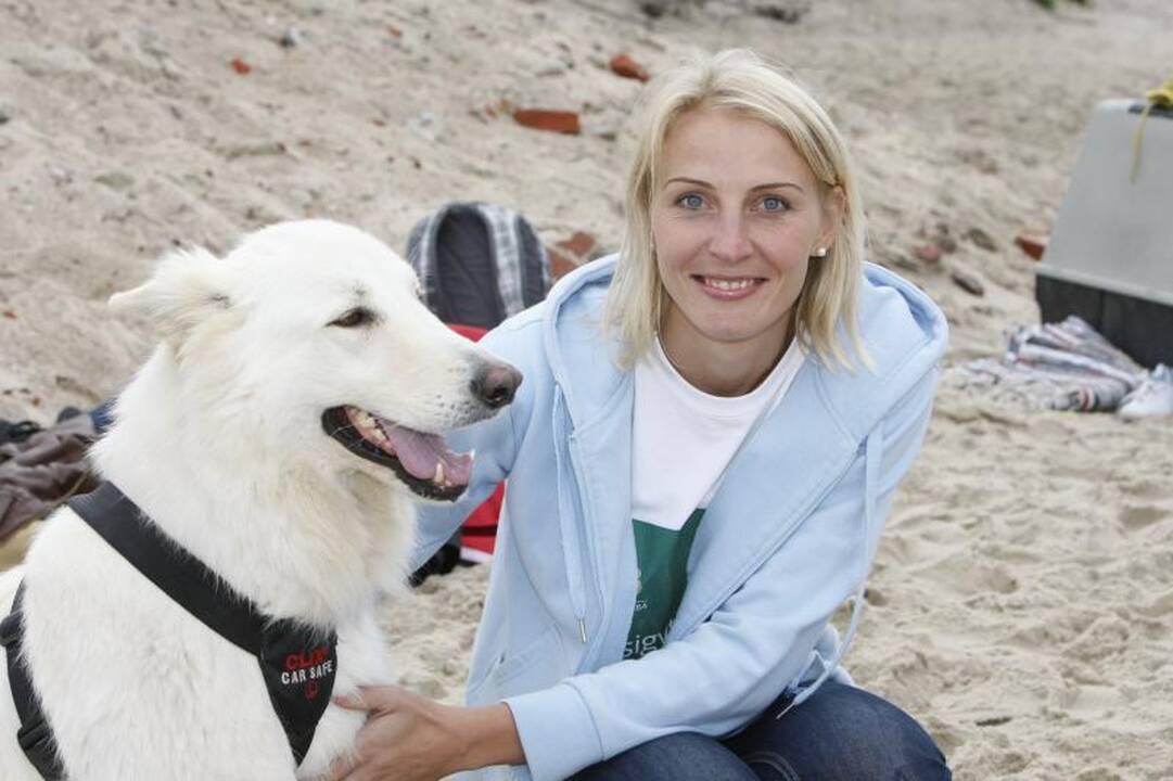 Paplūdimyje pramogavo šeimininkai su savo šunimis