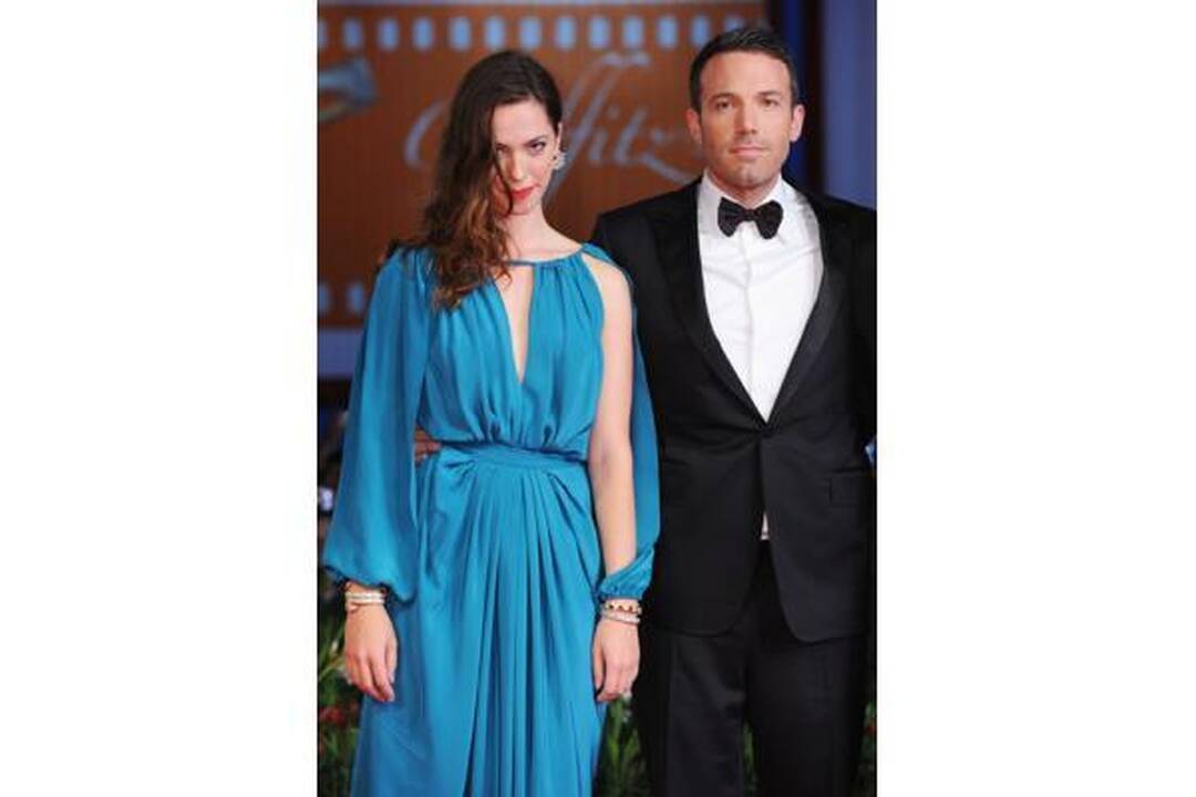 Rebecca Hall: lemtinga aktorė, kuriai po kojomis krinta žymiausi kino kūrėjai