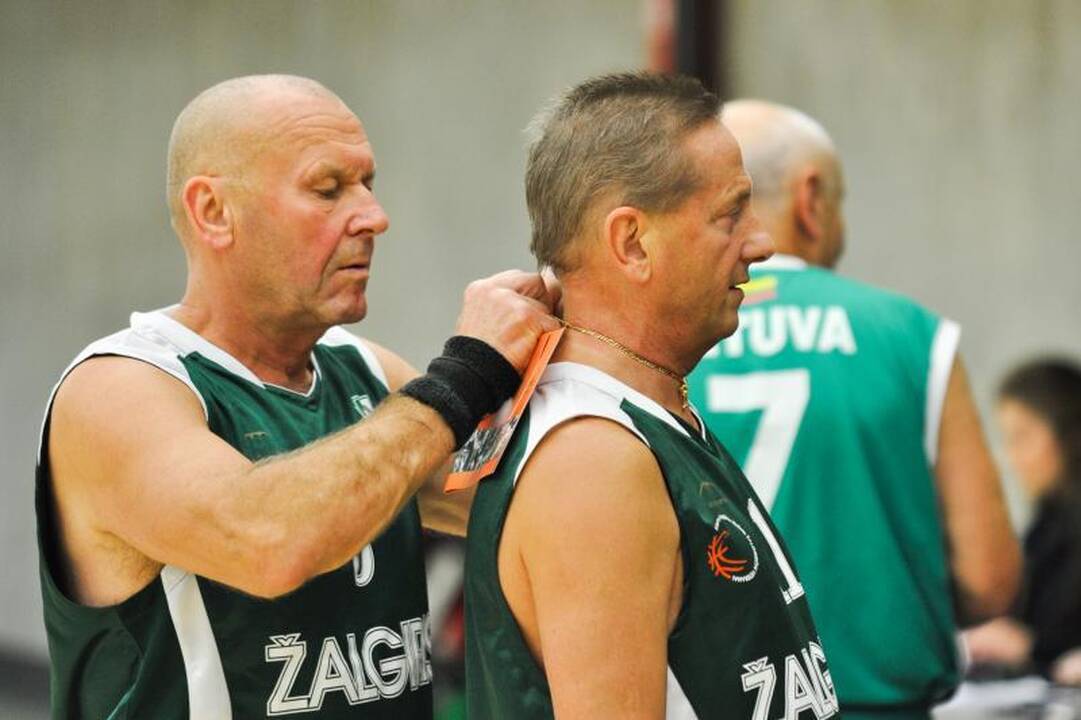 Krepšinio veteranai pagerbė legendinį trenerį