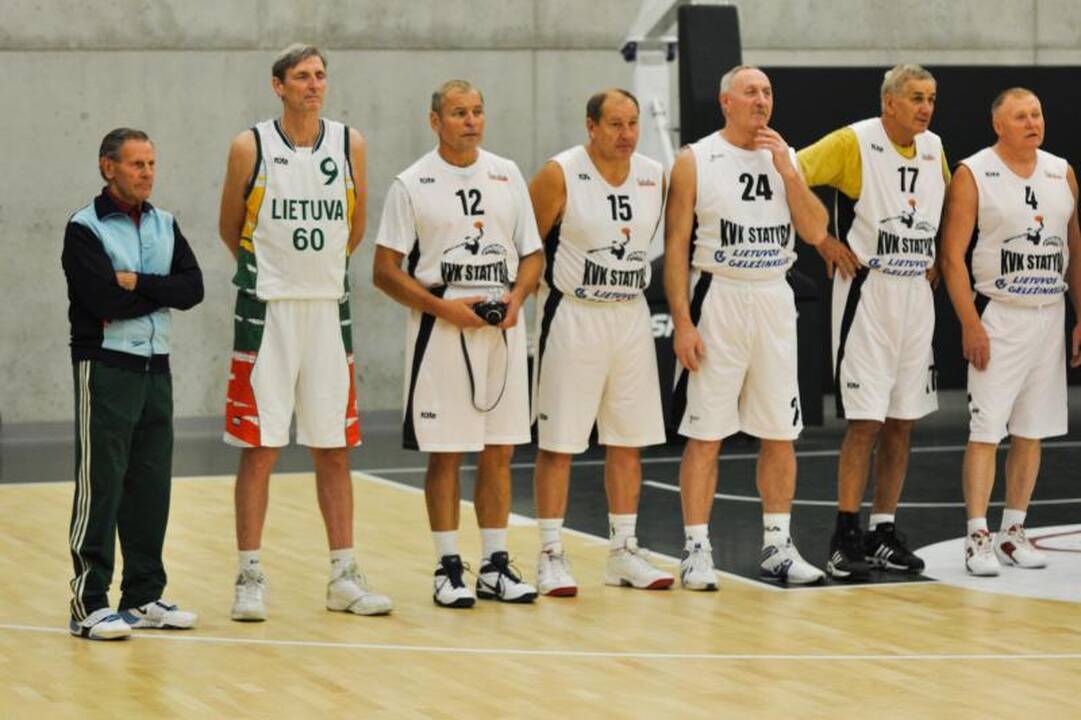 Krepšinio veteranai pagerbė legendinį trenerį