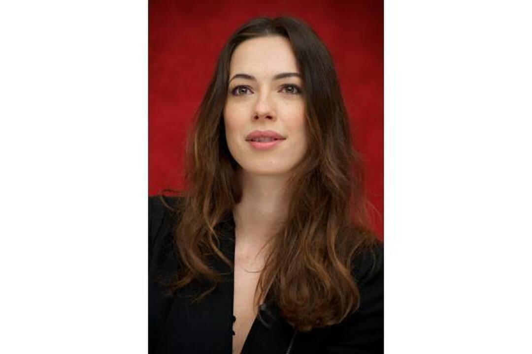 Rebecca Hall: lemtinga aktorė, kuriai po kojomis krinta žymiausi kino kūrėjai