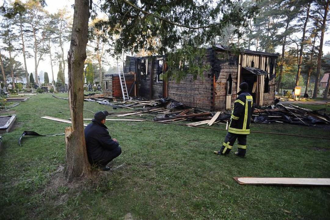 Paštuvos bažnyčios gaisras: gyventojai rauda ir ieško kaltininkų