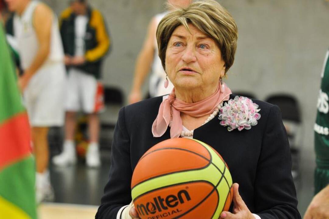 Krepšinio veteranai pagerbė legendinį trenerį
