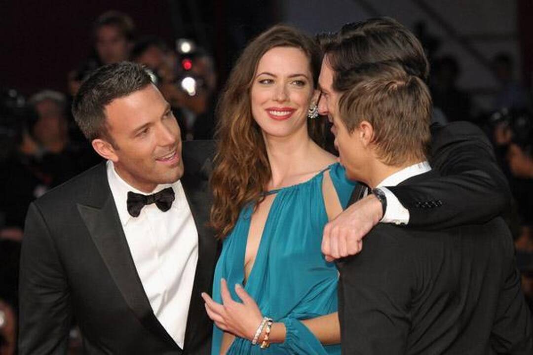 Rebecca Hall: lemtinga aktorė, kuriai po kojomis krinta žymiausi kino kūrėjai