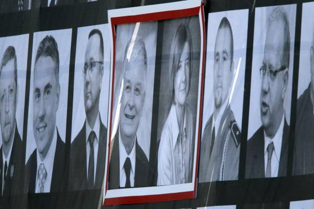 Lenkai minės prezidento lėktuvo katastrofos metines rimtimi ir susikaupimu