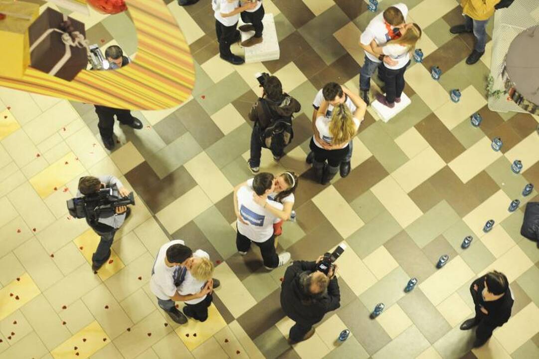 Konkurso „Ilgiausias bučinys“ nugalėtojai bučiavosi ilgiau nei 35 val.