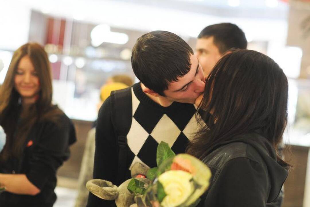 Konkurso „Ilgiausias bučinys“ nugalėtojai bučiavosi ilgiau nei 35 val.