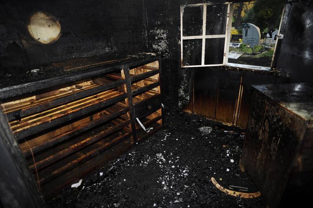Paštuvos bažnyčios gaisras: gyventojai rauda ir ieško kaltininkų