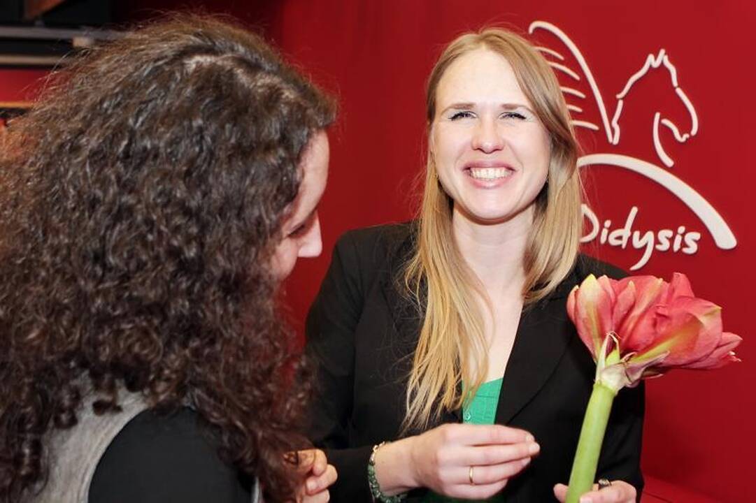 G.Bružienė pristatė žolelių arbata, saule ir meile dvelkiantį romaną
