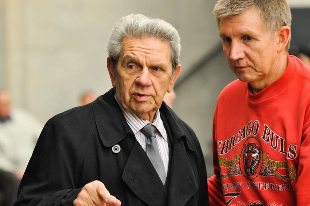 Krepšinio veteranai pagerbė legendinį trenerį
