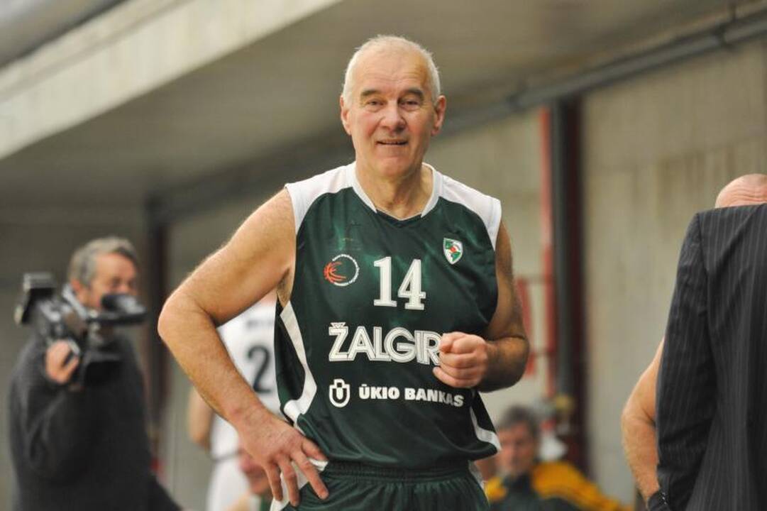Krepšinio veteranai pagerbė legendinį trenerį