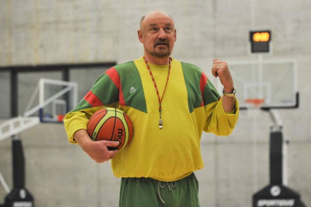 Krepšinio veteranai pagerbė legendinį trenerį