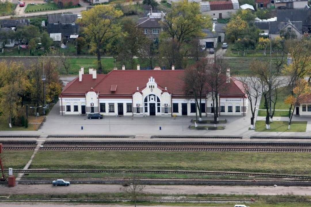 Vilkaviškyje atsiras vilko ir kiškio skulptūros 