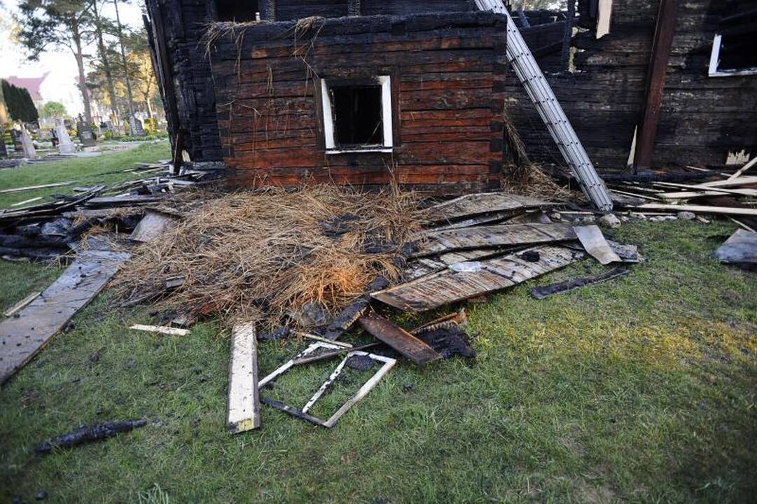 Paštuvos bažnyčios gaisras: gyventojai rauda ir ieško kaltininkų