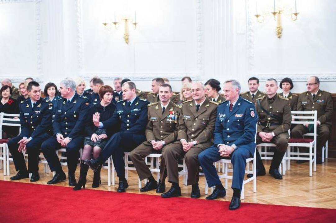 Nežinomo kareivio kapą nuklojo glėbiai gėlių