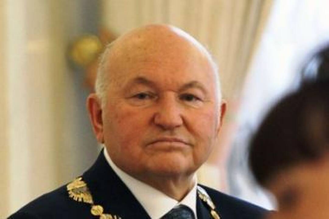 Pagal įstatymą J.Lužkovui iki gyvos galvos priklauso apsauga, specialusis ryšys, valstybinė vila