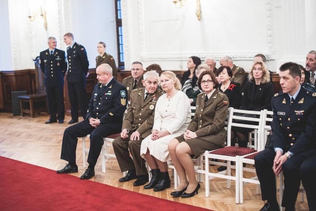 Nežinomo kareivio kapą nuklojo glėbiai gėlių