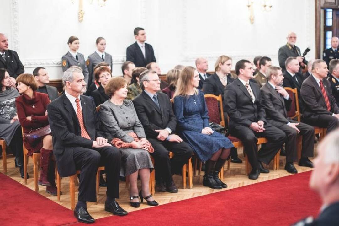 Nežinomo kareivio kapą nuklojo glėbiai gėlių