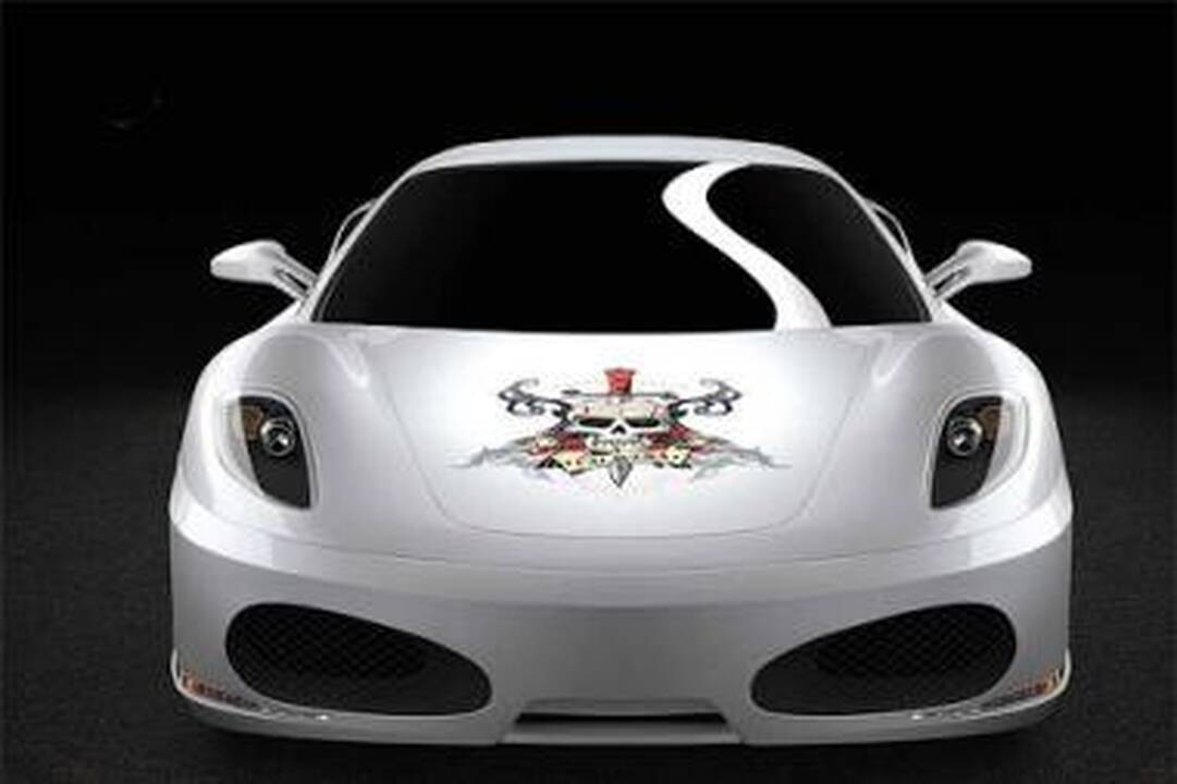 „Ferrari F430“ papuošė kaukolėmis