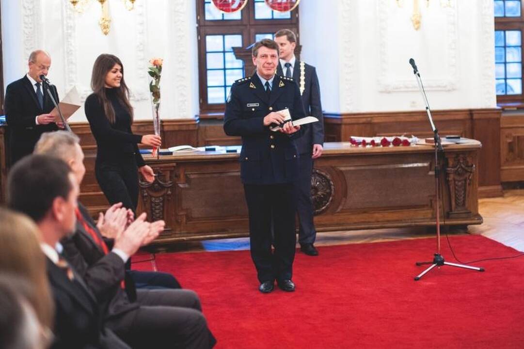 Nežinomo kareivio kapą nuklojo glėbiai gėlių