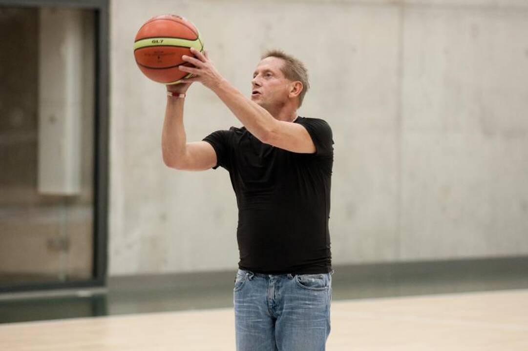 Krepšinio veteranai pagerbė legendinį trenerį