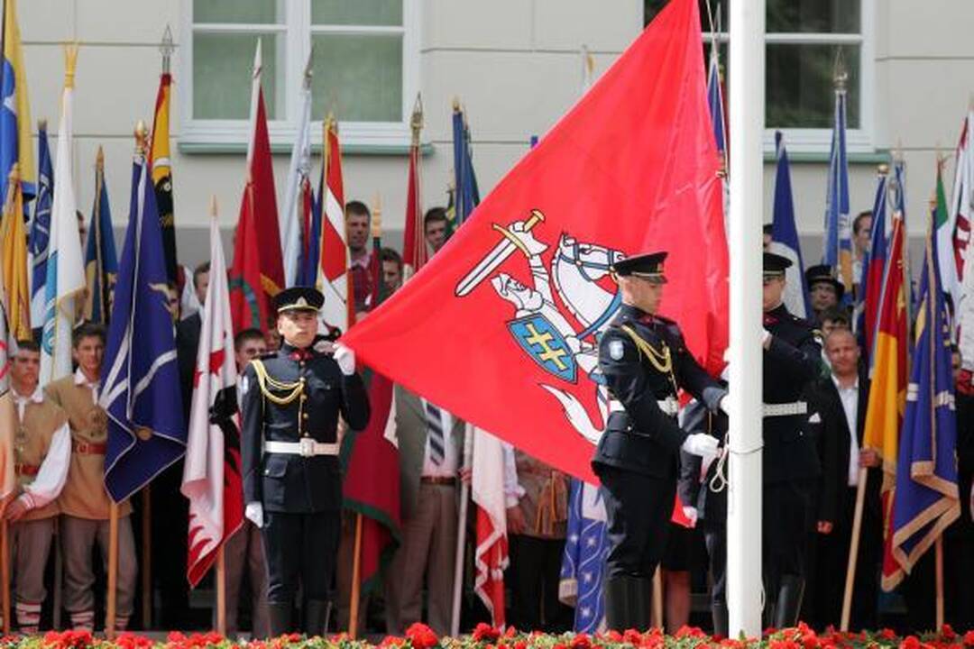 Lietuva iškilmingai atvėrė naujo tūkstantmečio duris (papildyta)