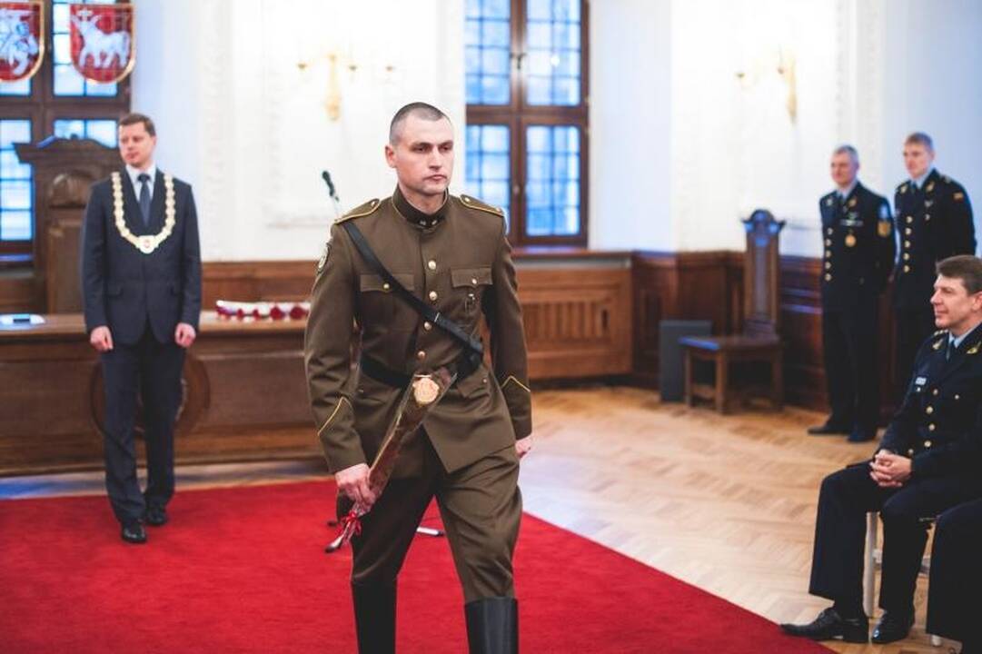 Nežinomo kareivio kapą nuklojo glėbiai gėlių