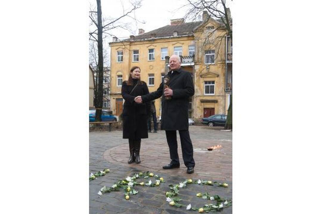 J.Ivanauskaitės skveras laukia katino