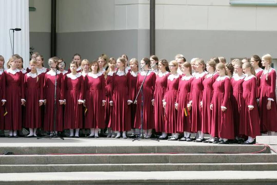 Lietuva iškilmingai atvėrė naujo tūkstantmečio duris (papildyta)