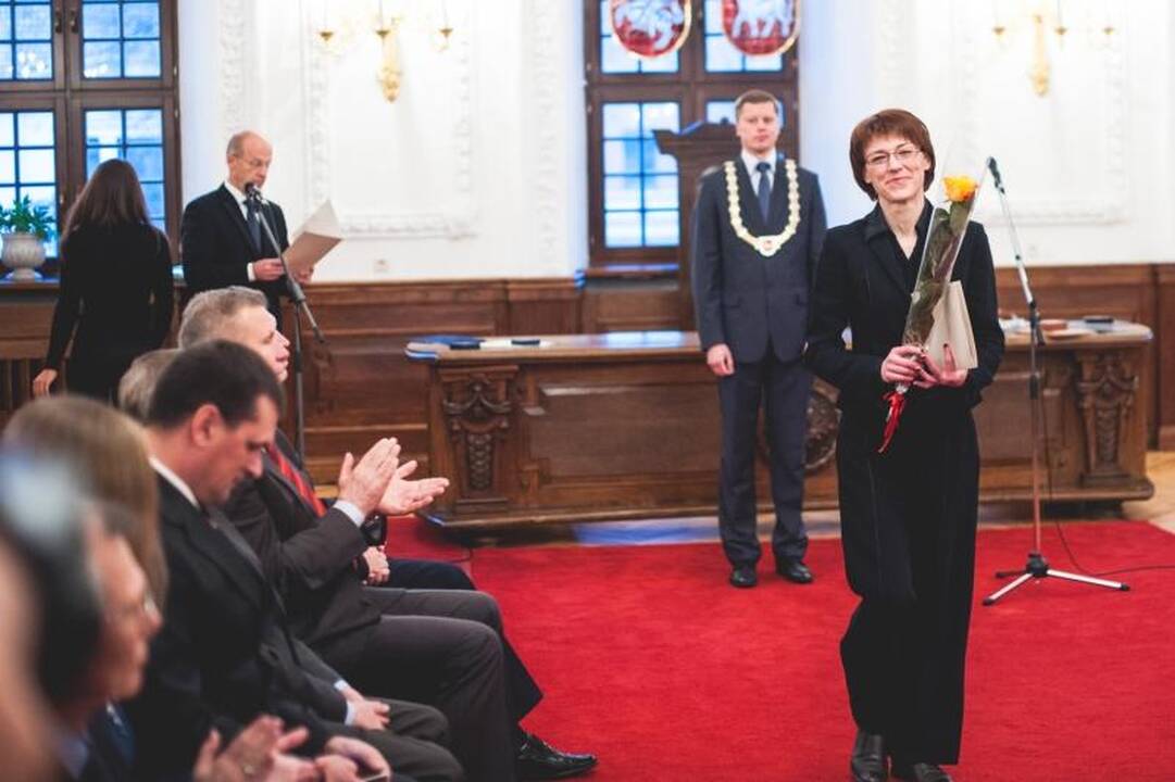 Nežinomo kareivio kapą nuklojo glėbiai gėlių