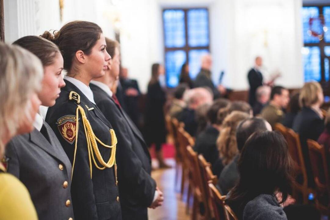 Nežinomo kareivio kapą nuklojo glėbiai gėlių