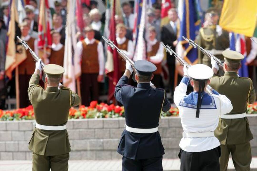 Lietuva iškilmingai atvėrė naujo tūkstantmečio duris (papildyta)