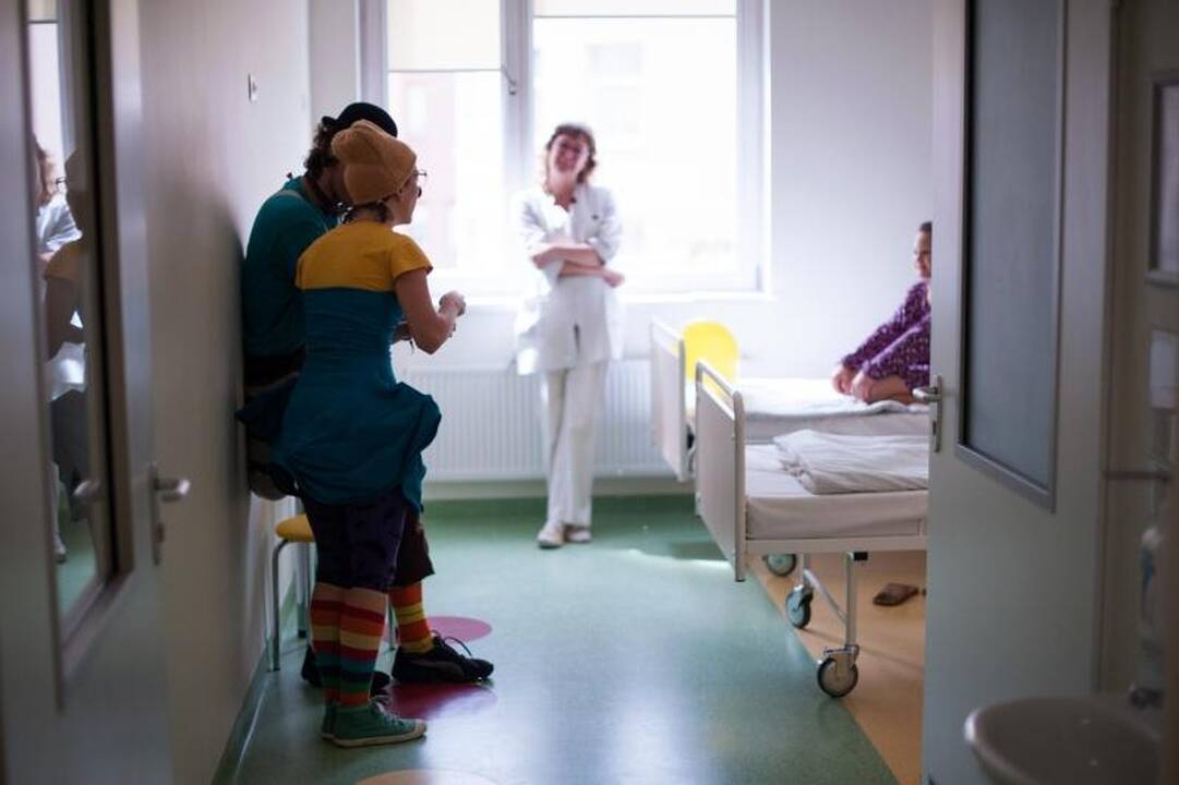 Klounai sergantiems vaikams dalijo šypsenas