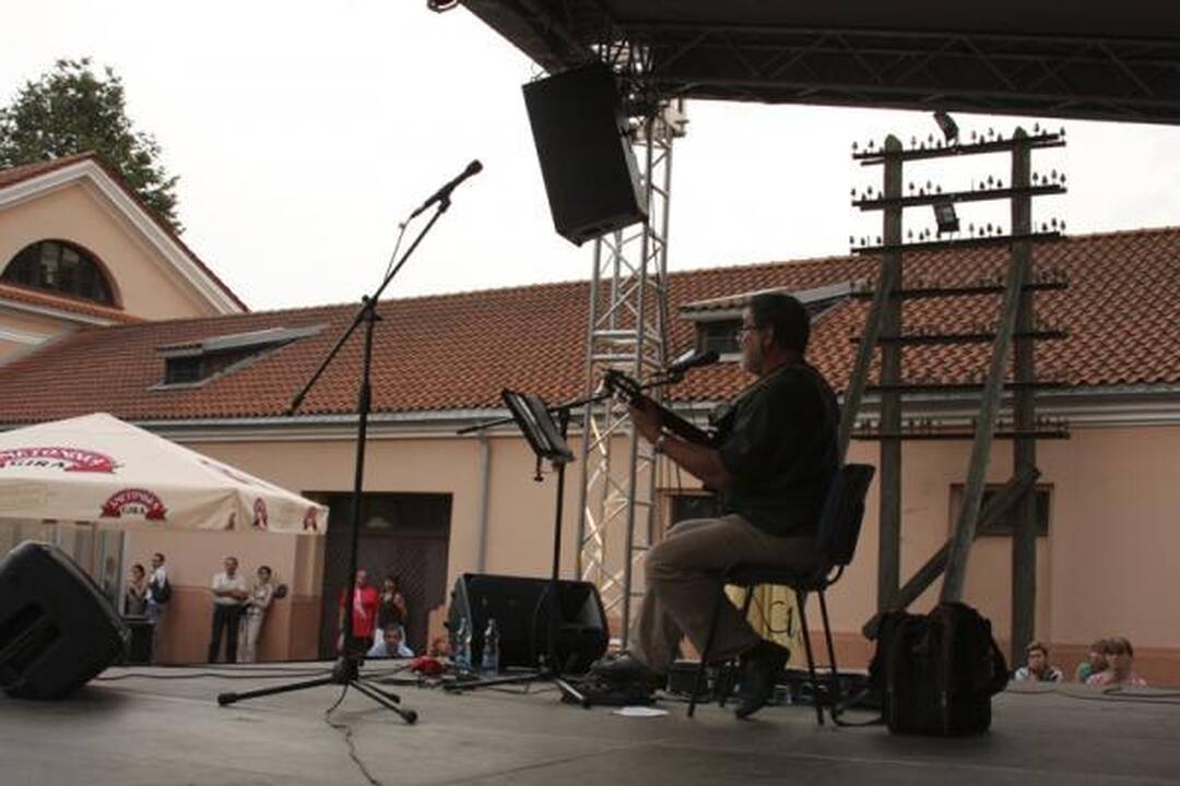 Koncerte „Senamiesčio žiogas“ poeziją svirpė bardai