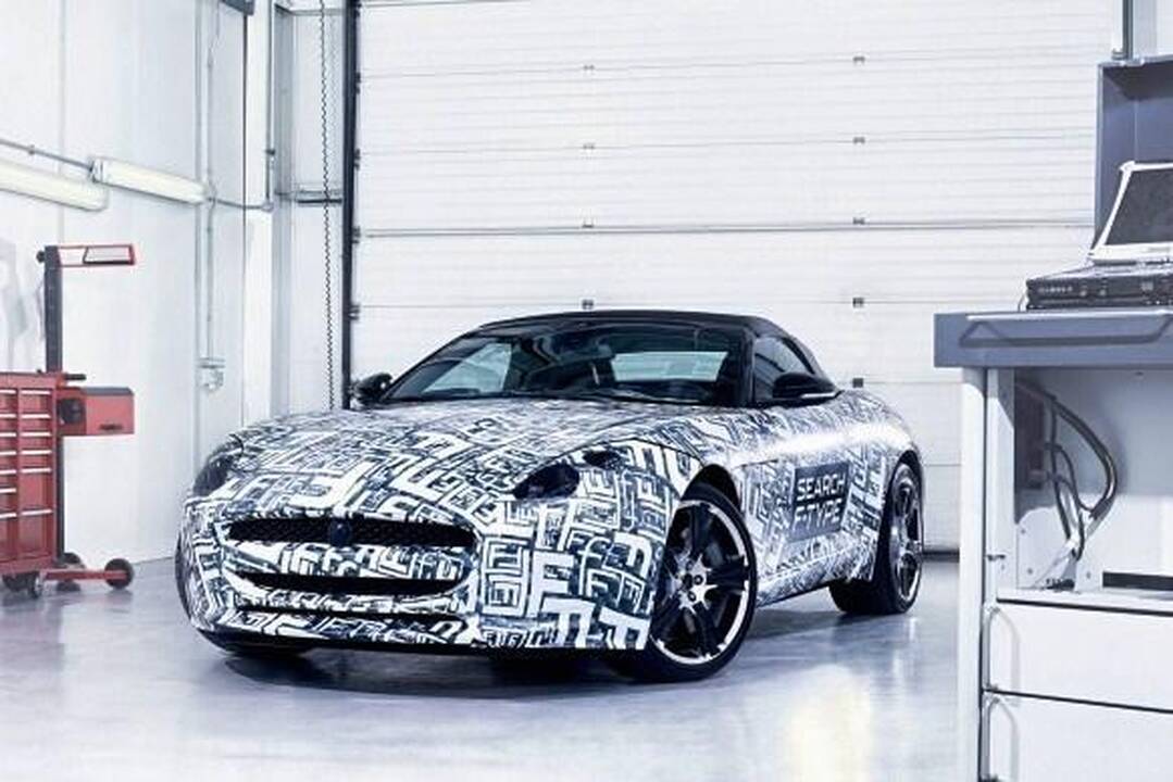 „Jaguar“ gamins sportinius automobilius „F-Type“