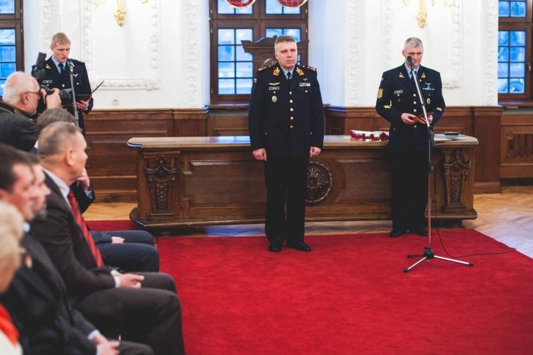 Nežinomo kareivio kapą nuklojo glėbiai gėlių
