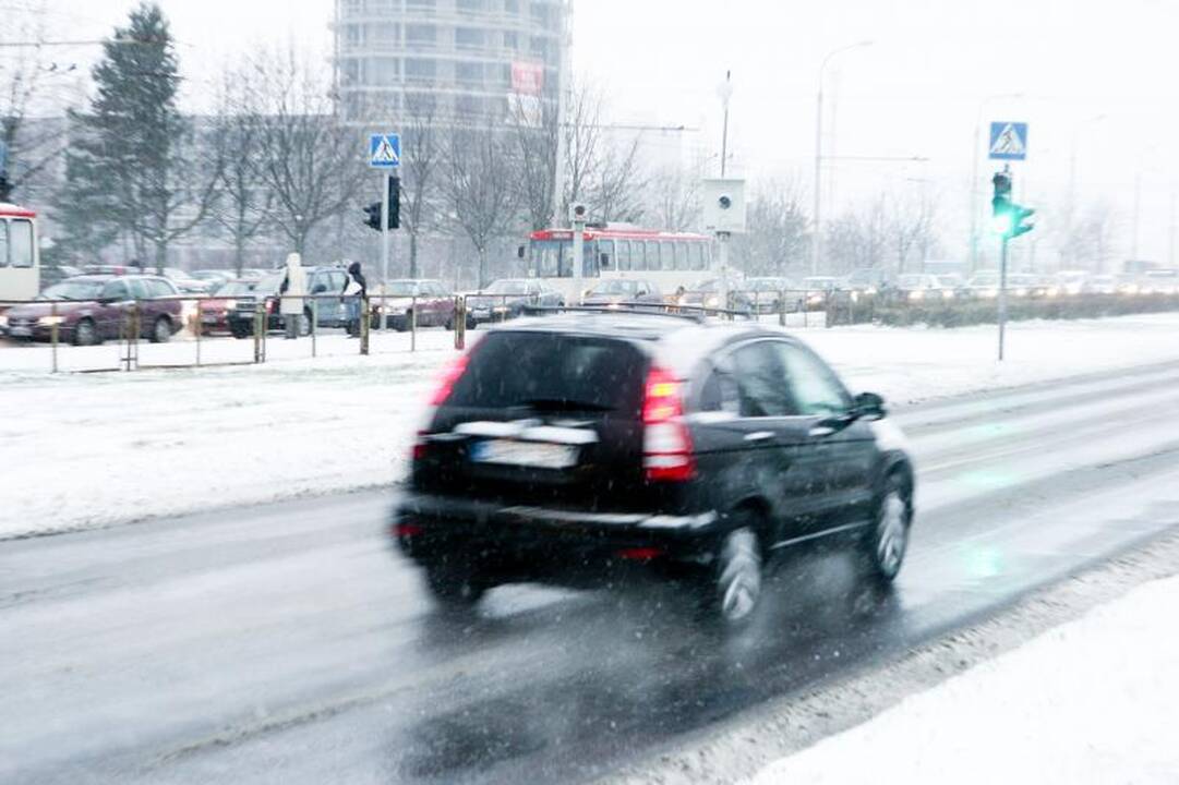 Lietuvos keliuose naktį formuosis plikledis
