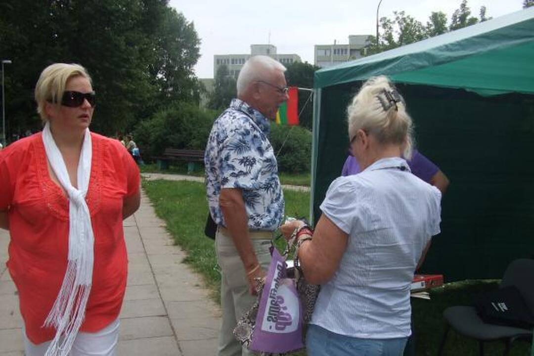 Atvykusi į teismą, N.Venckienė aplankė ir badautojus