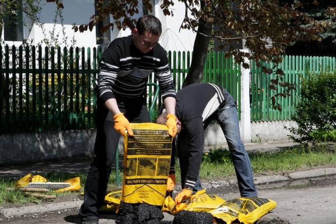 „Duobių duobę“ Aušros gatvėje užlopė "Vizgintos statyba"