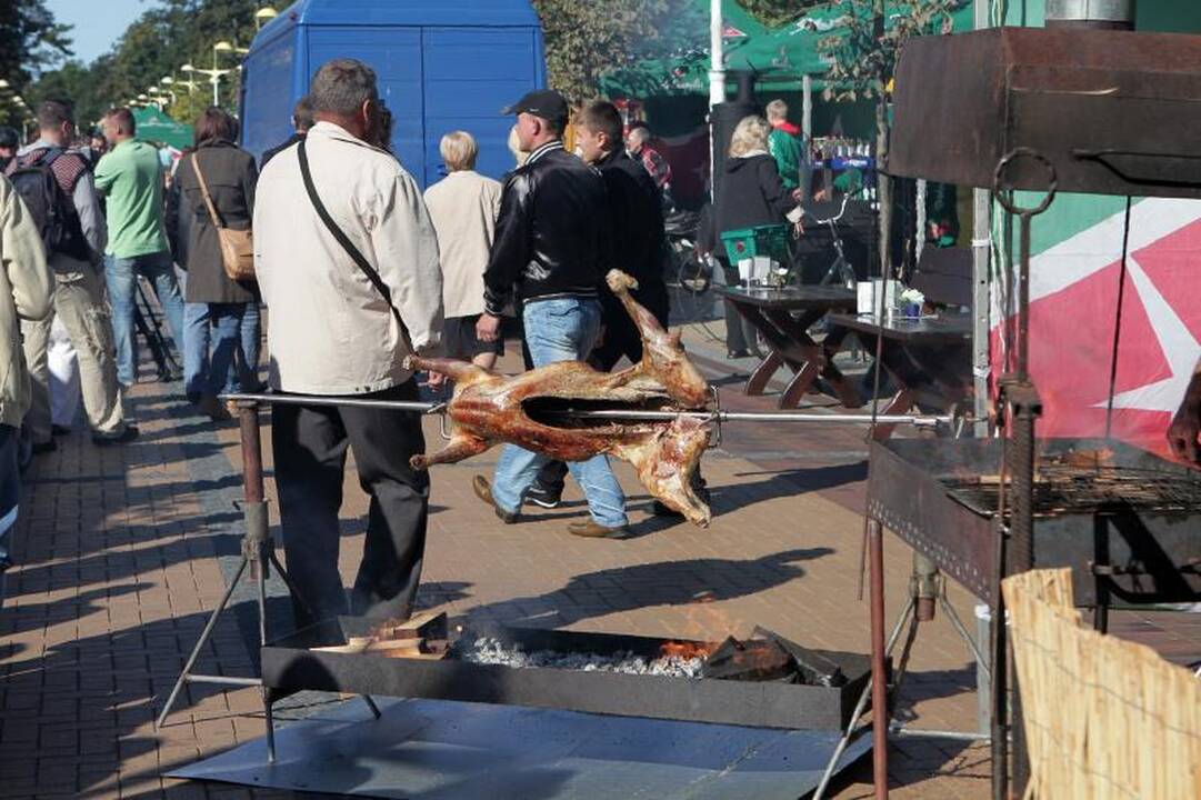 Tūkstančio stalų šventėje poilsiautojų antplūdžio nesulaukta