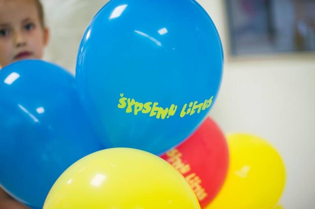 Klounai sergantiems vaikams dalijo šypsenas